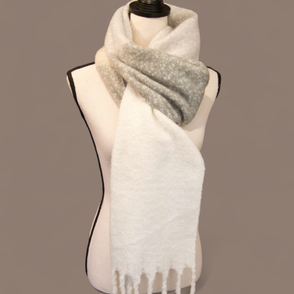 Old Navy Brushed Scarf Soft Fringe, Neutral Stripe NWT - Picture 3 of 7